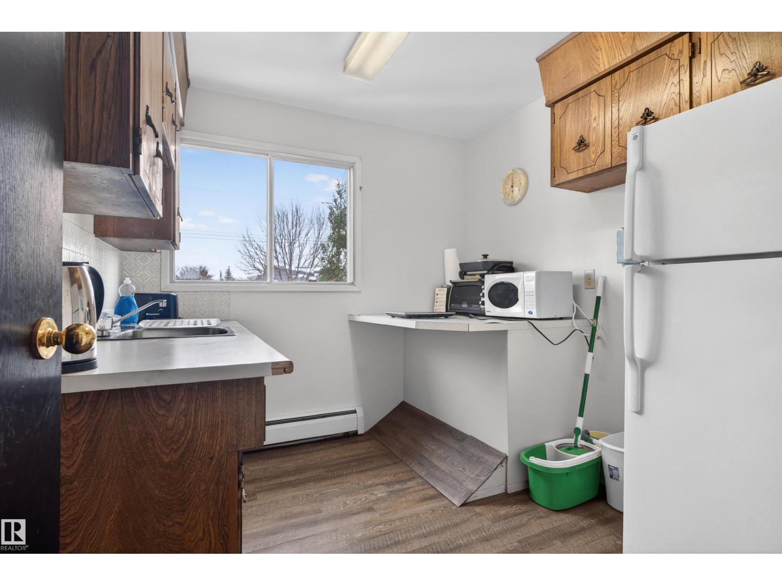 9732 75 Av Nw, Edmonton, Alberta