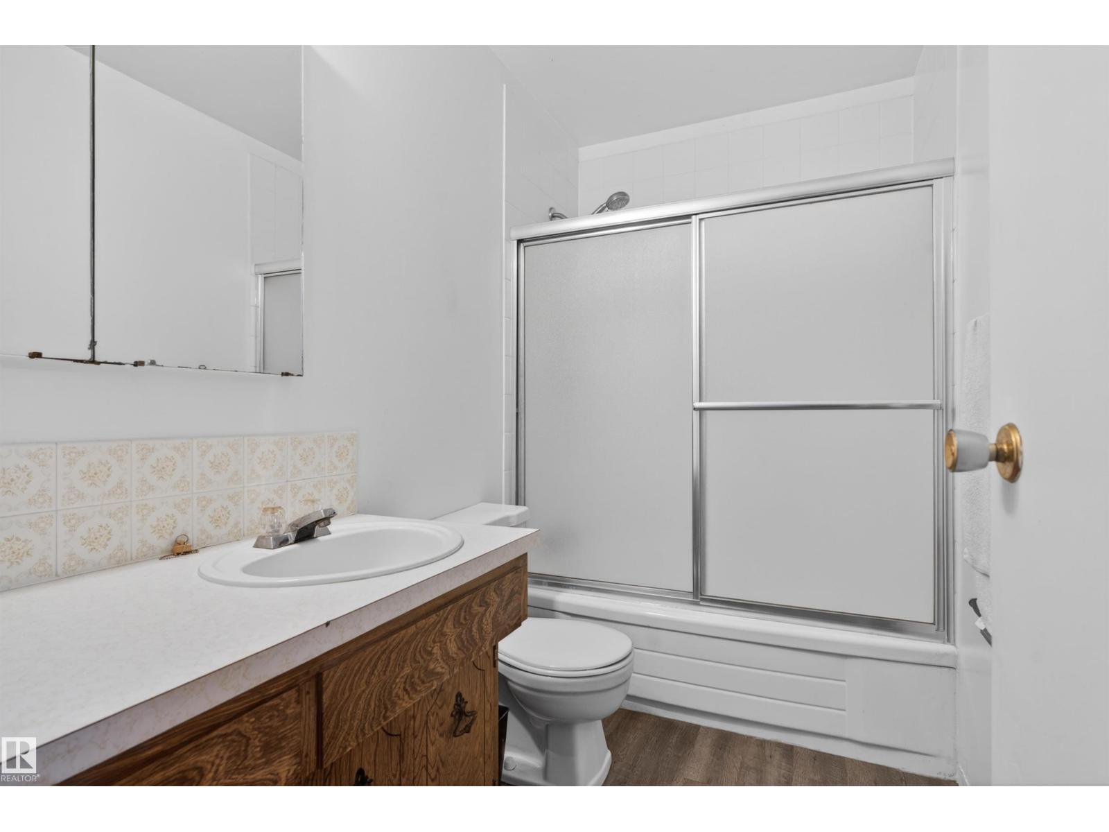 9732 75 Av Nw, Edmonton, Alberta