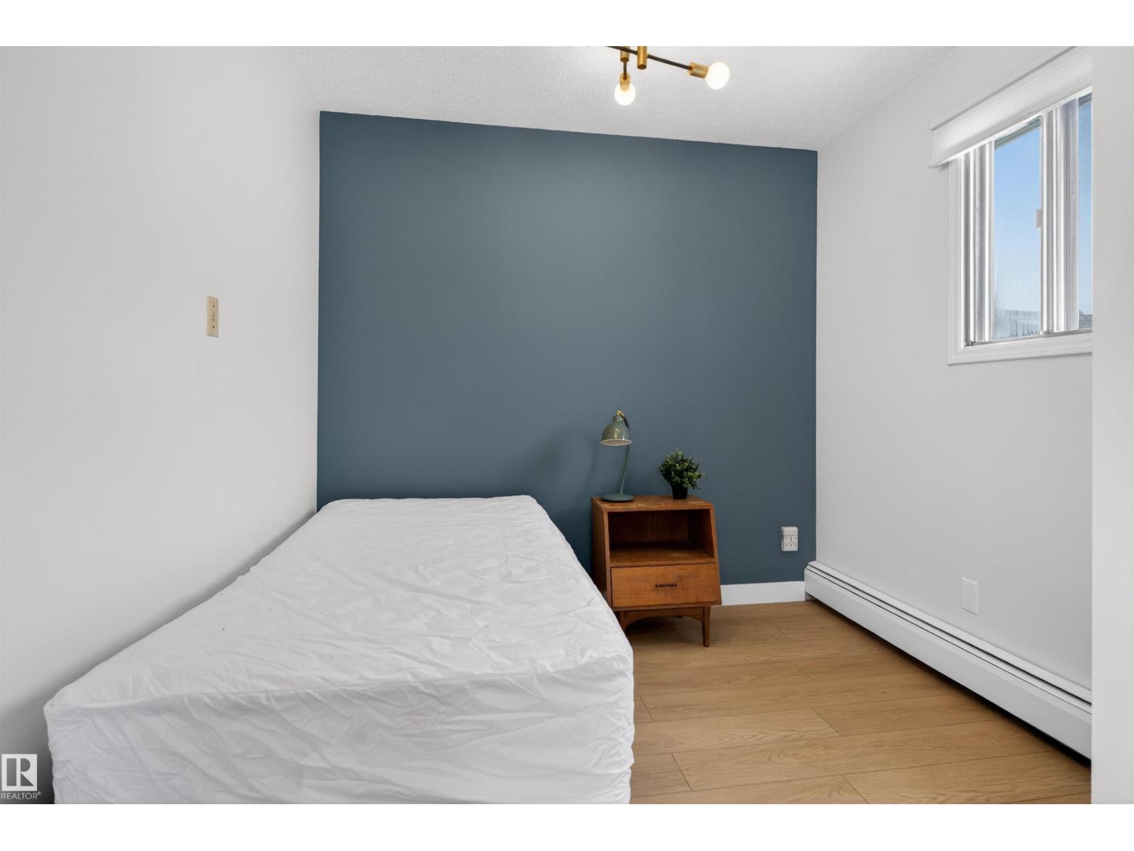 9732 75 Av Nw, Edmonton, Alberta