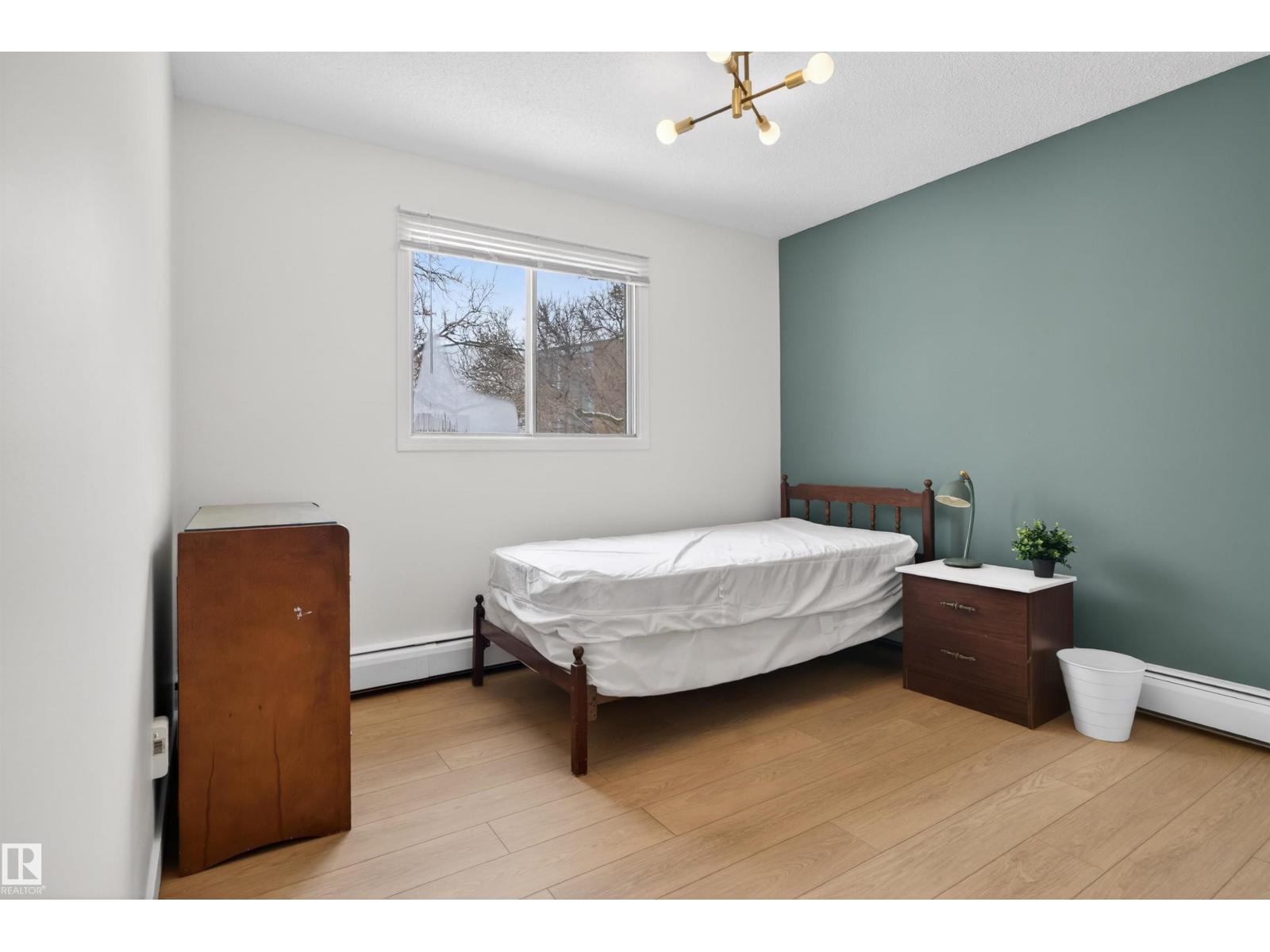 9732 75 Av Nw, Edmonton, Alberta