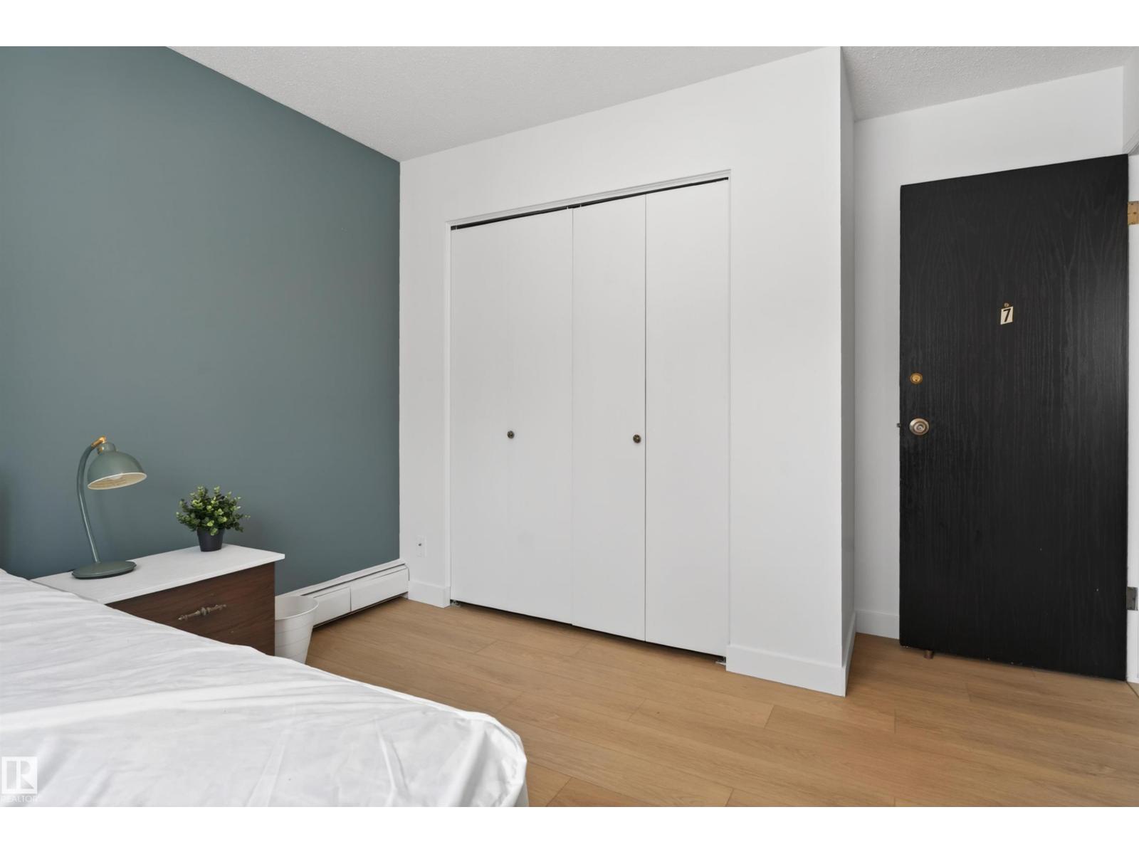 9732 75 Av Nw, Edmonton, Alberta