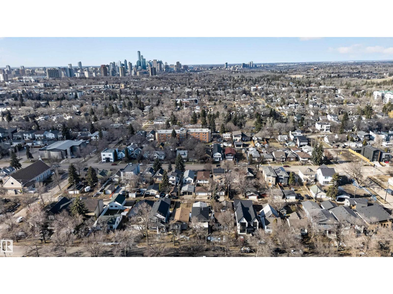 9732 75 Av Nw, Edmonton, Alberta