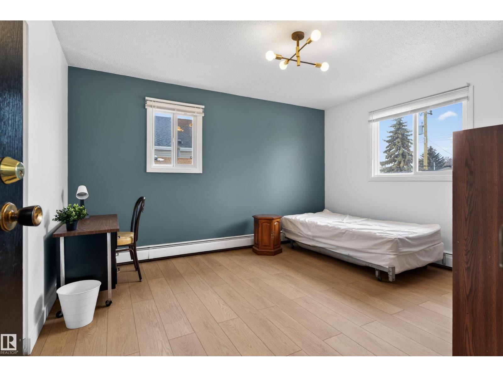 9732 75 Av Nw, Edmonton, Alberta