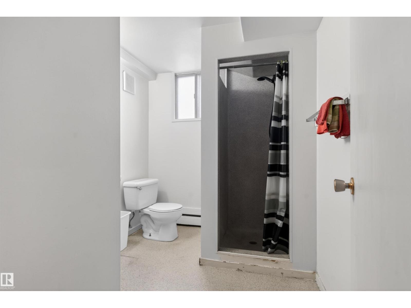 9732 75 Av Nw, Edmonton, Alberta