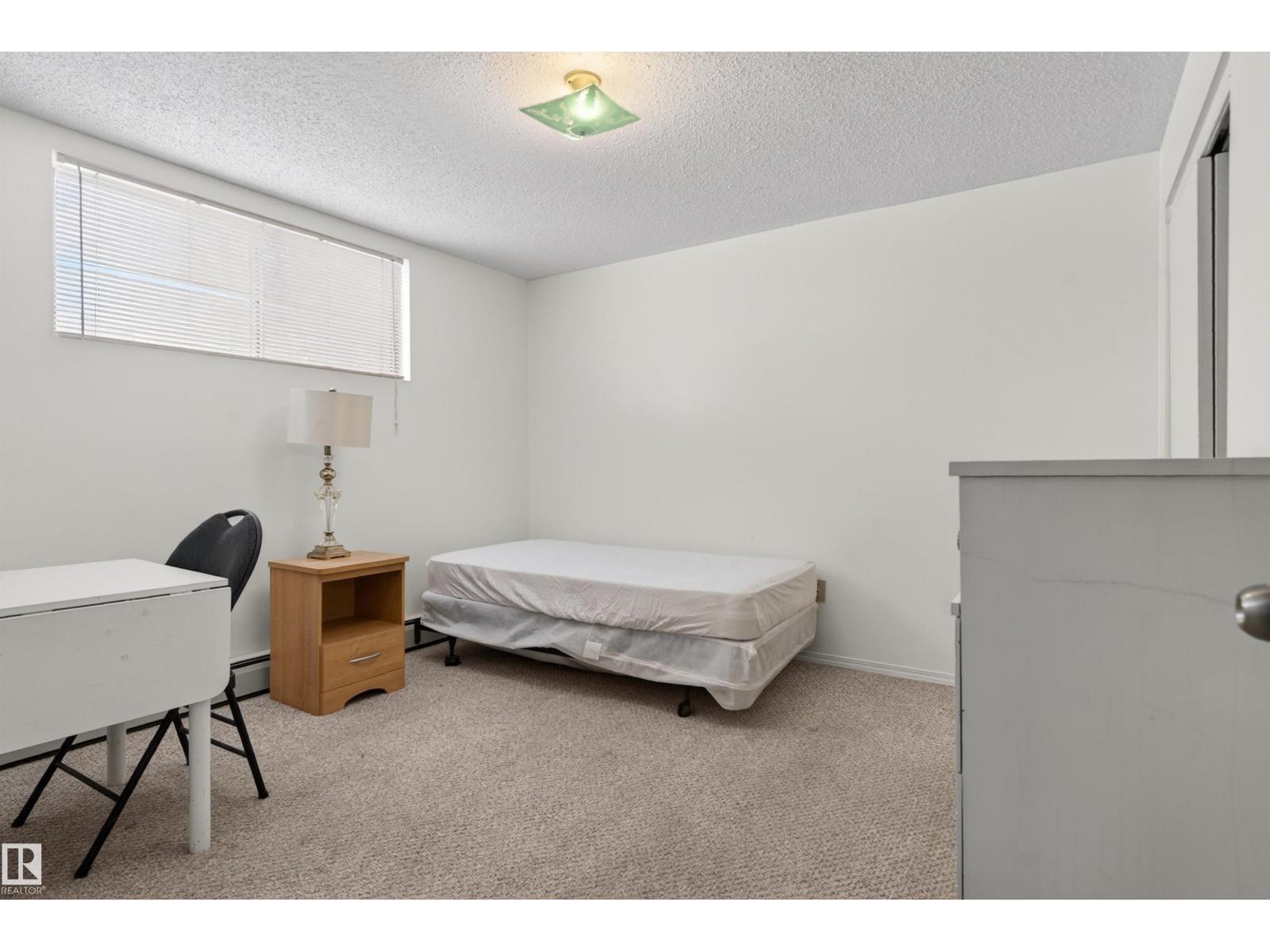 9732 75 Av Nw, Edmonton, Alberta