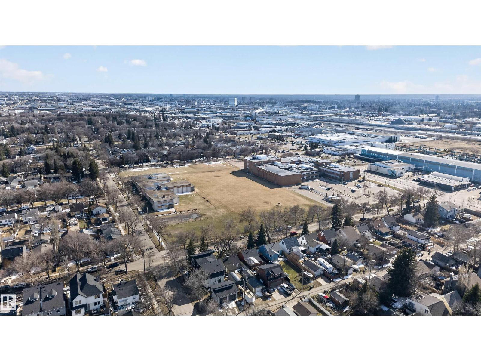 9732 75 Av Nw, Edmonton, Alberta