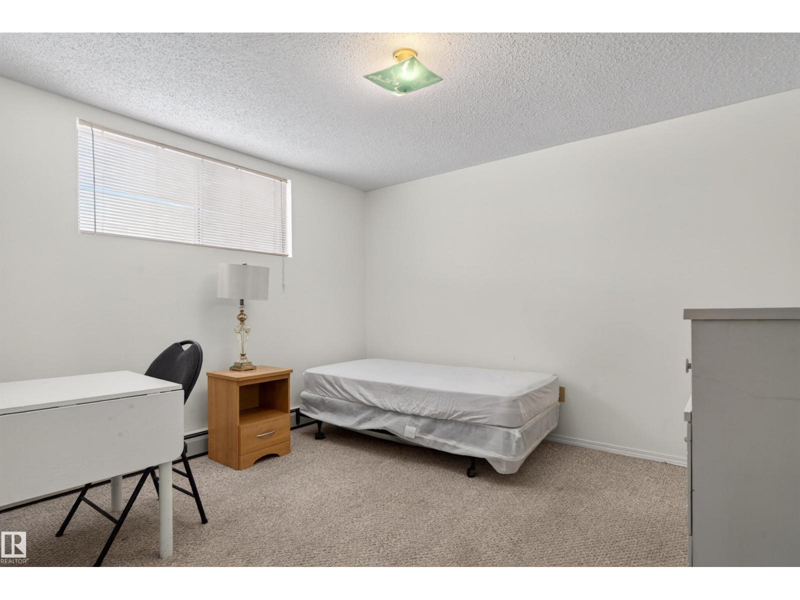 9732 75 Av Nw, Edmonton, Alberta