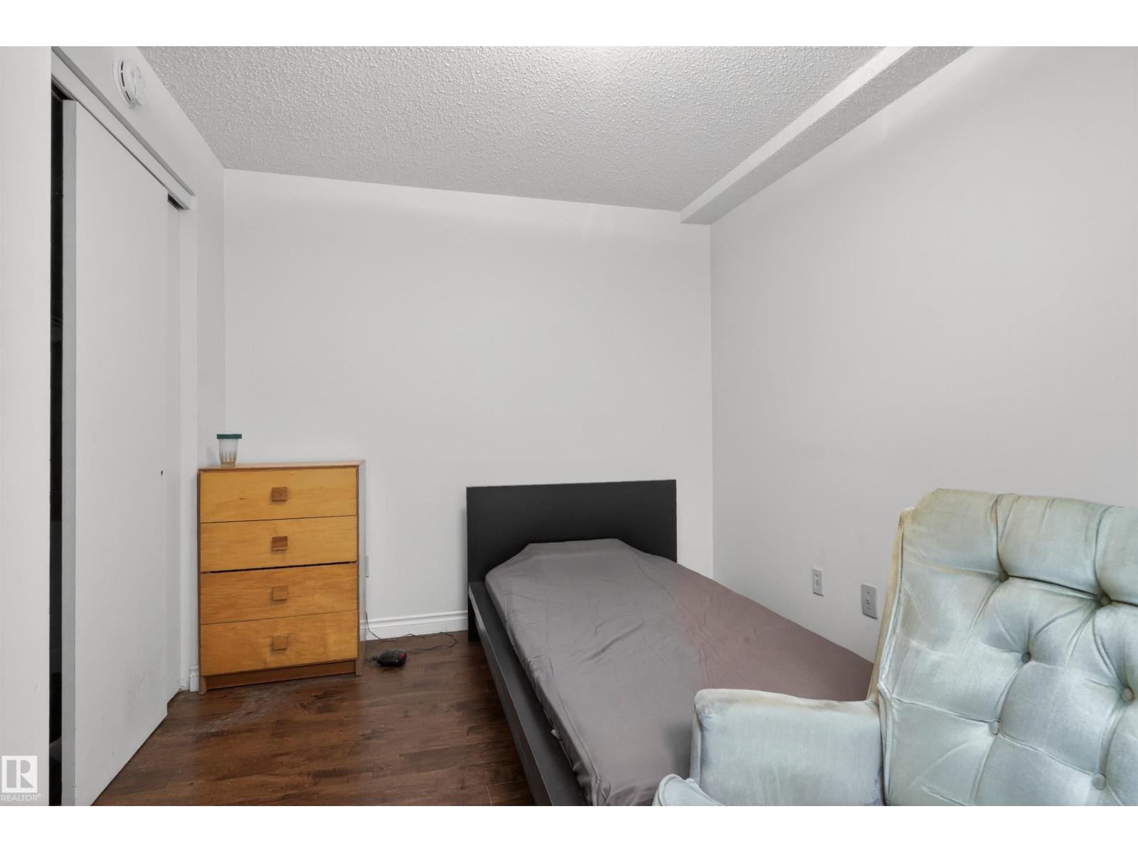 9732 75 Av Nw, Edmonton, Alberta