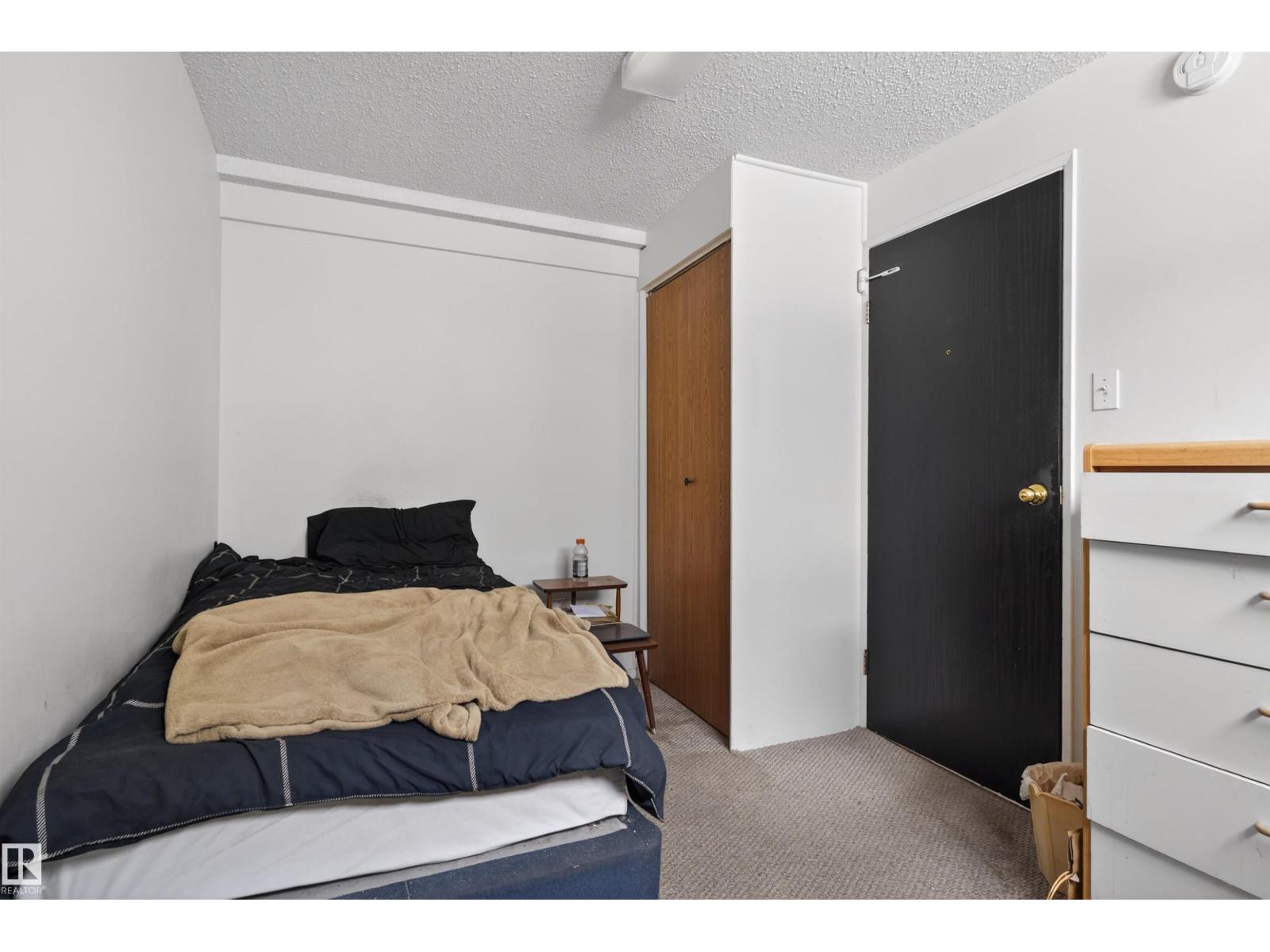 9732 75 Av Nw, Edmonton, Alberta