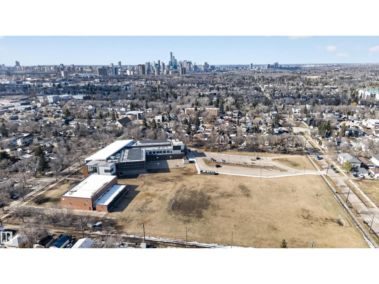 9732 75 Av Nw, Edmonton, Alberta