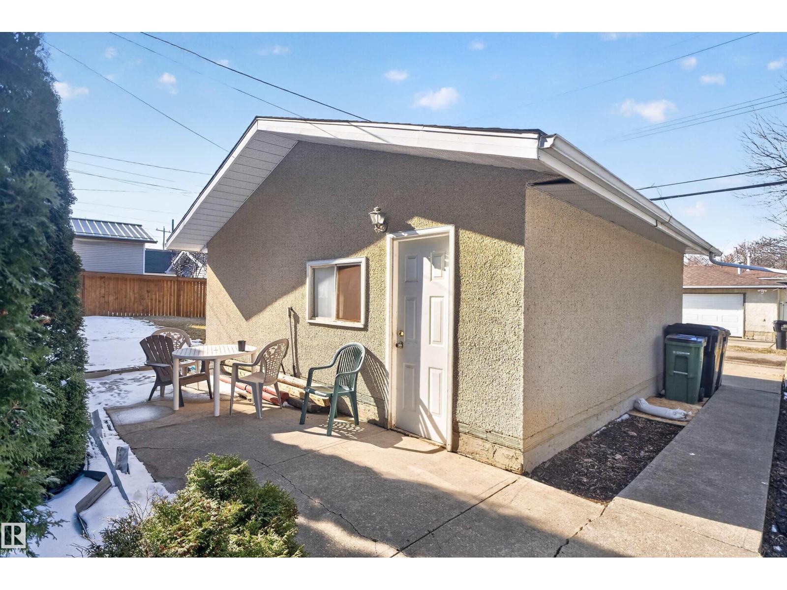 9732 75 Av Nw, Edmonton, Alberta