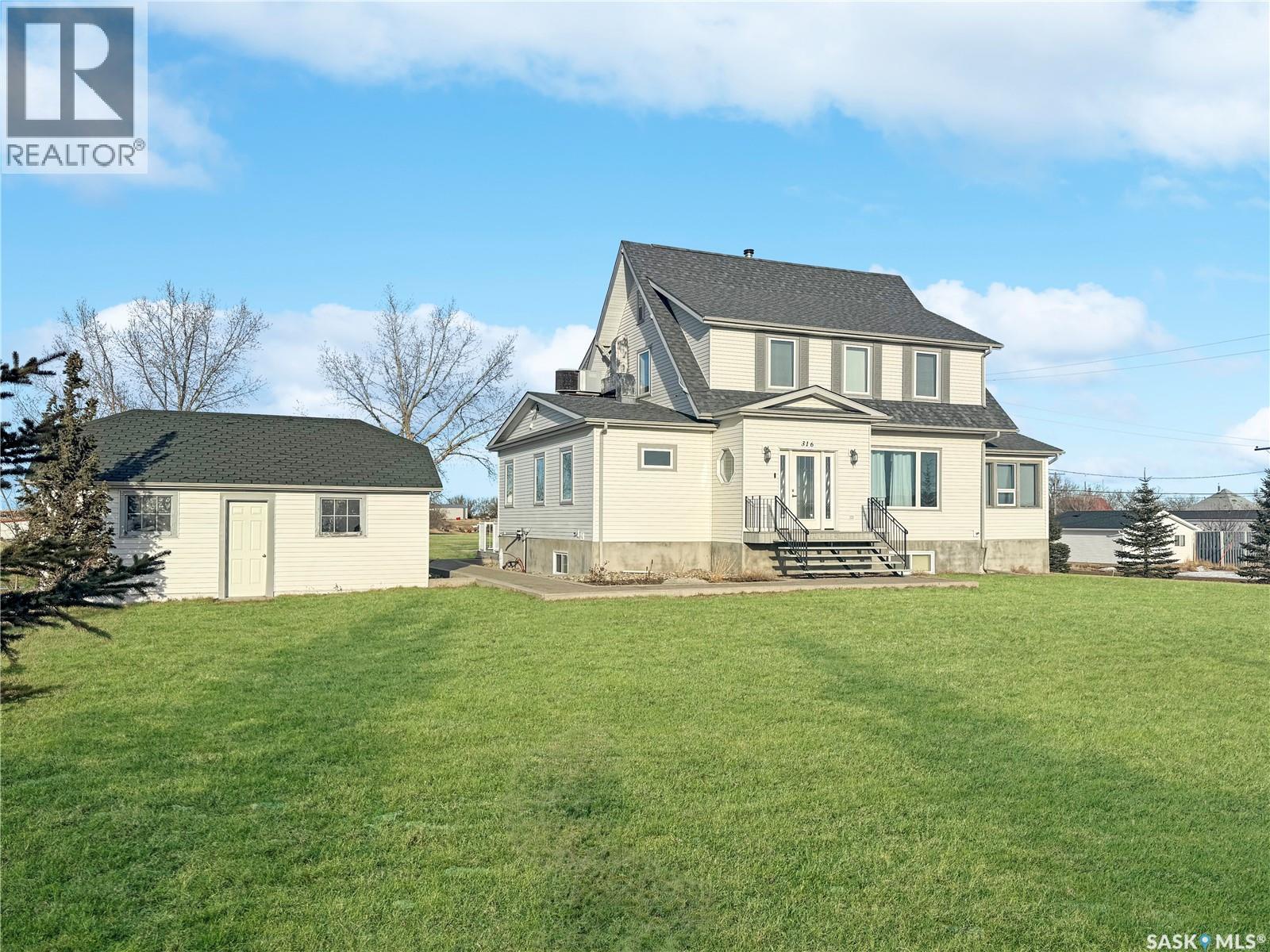 316 Railway Avenue, Webb, Saskatchewan