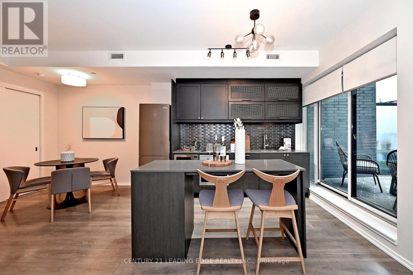 215 - 783 Bathurst Street, Toronto (university), Ontario