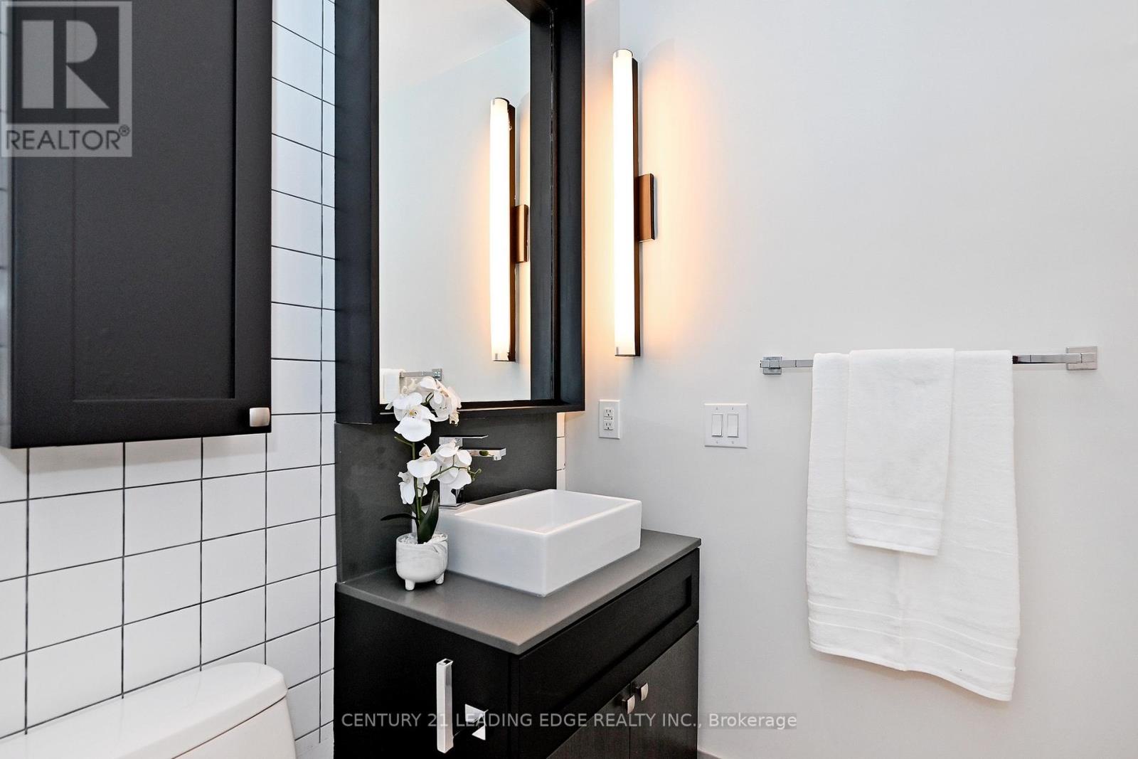 215 - 783 Bathurst Street, Toronto (university), Ontario