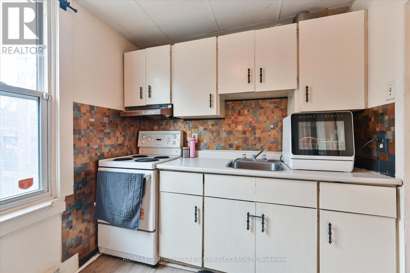 840 Sammon Avenue, Toronto (danforth Village-east York), Ontario