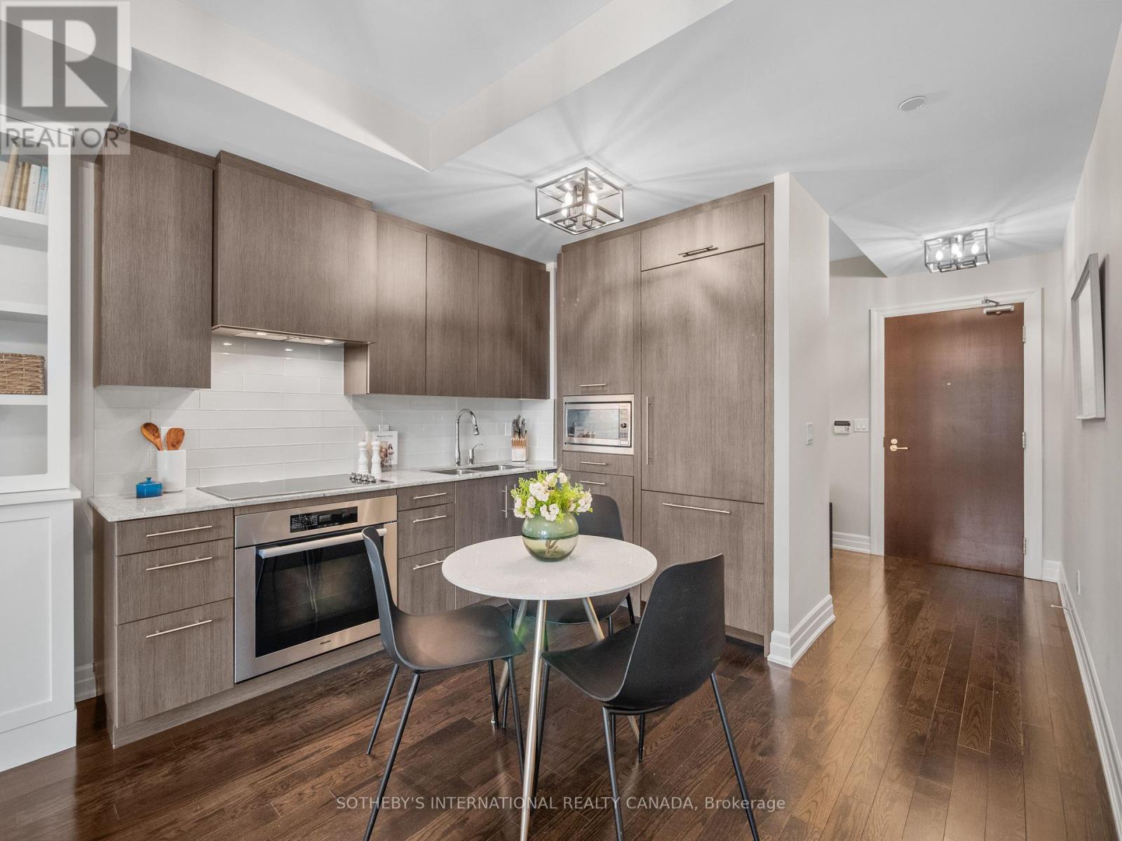301 - 30 Old Mill Road, Toronto (kingsway South), Ontario