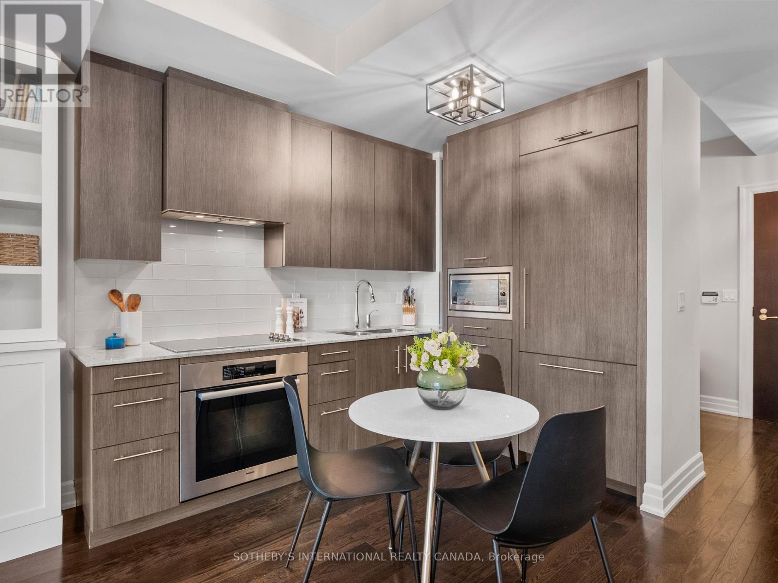 301 - 30 Old Mill Road, Toronto (kingsway South), Ontario