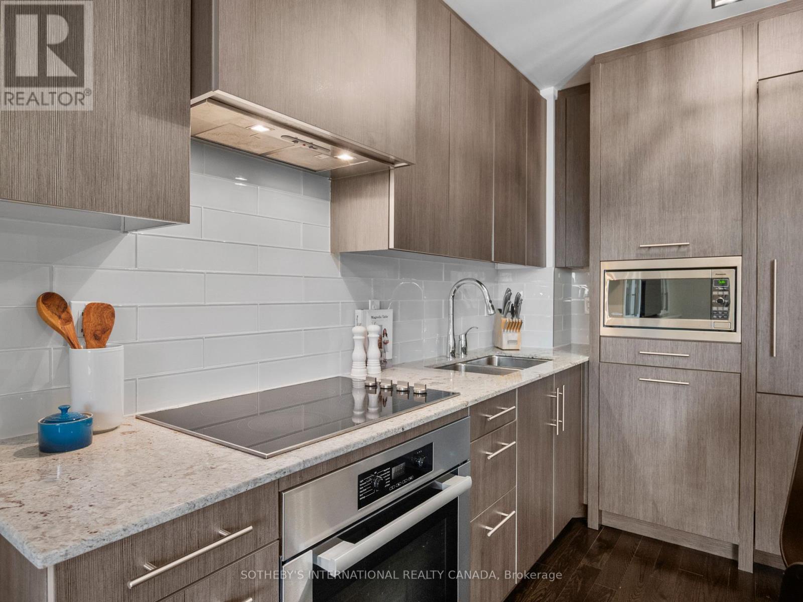 301 - 30 Old Mill Road, Toronto (kingsway South), Ontario