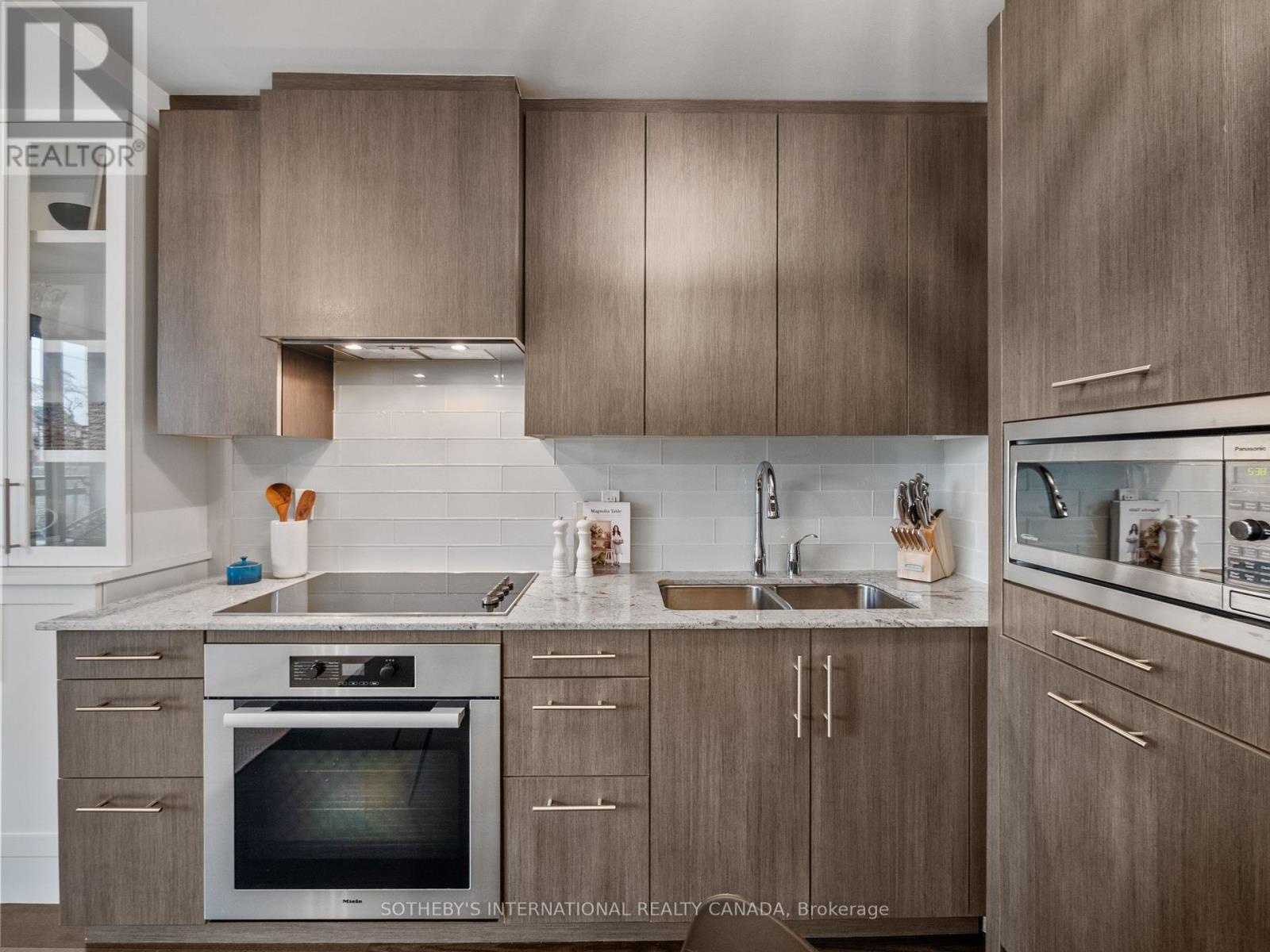 301 - 30 Old Mill Road, Toronto (kingsway South), Ontario