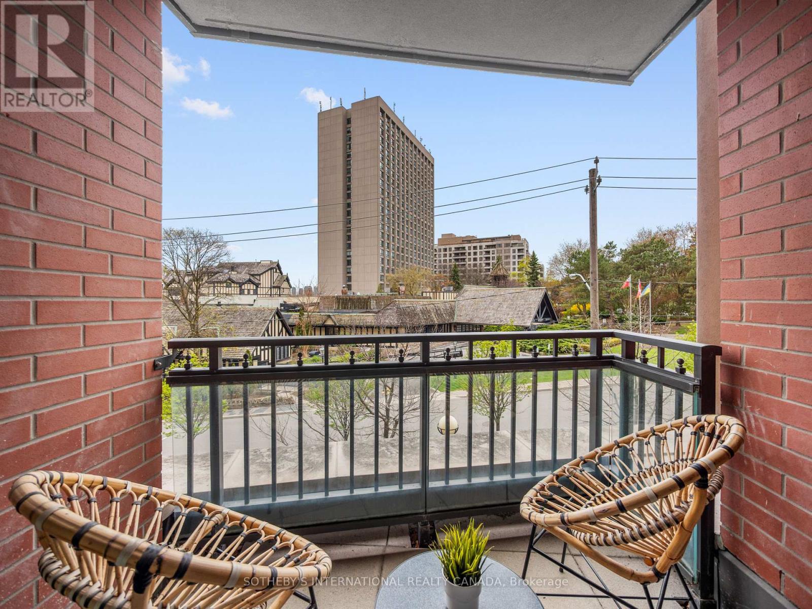 301 - 30 Old Mill Road, Toronto (kingsway South), Ontario