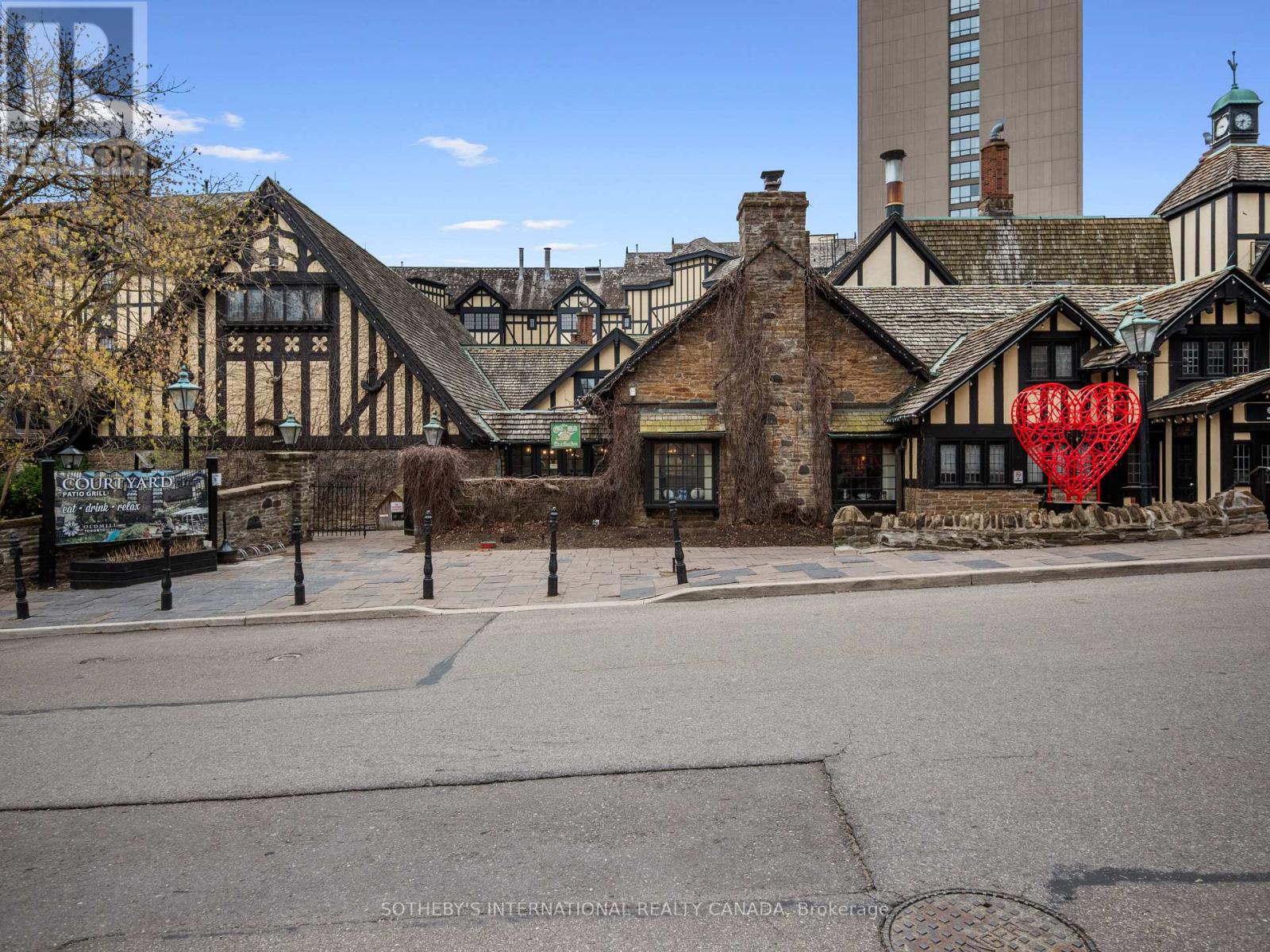 301 - 30 Old Mill Road, Toronto (kingsway South), Ontario