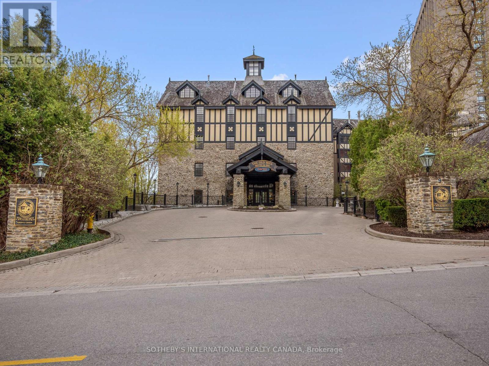 301 - 30 Old Mill Road, Toronto (kingsway South), Ontario
