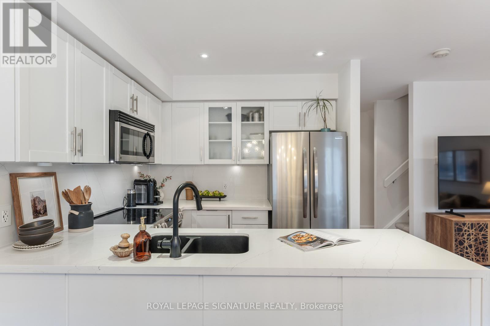 223 - 26 Western Battery Road, Toronto (niagara), Ontario