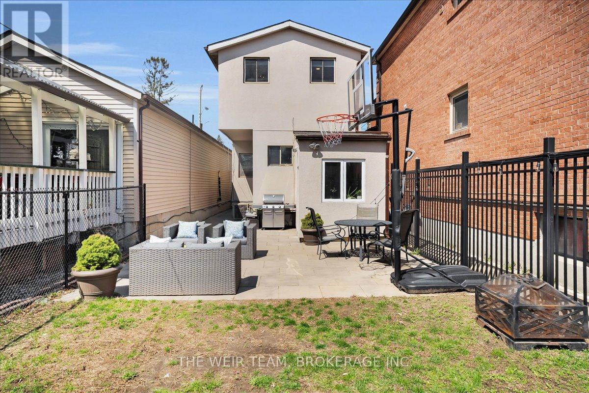 179 Woodville Avenue, Toronto (east York), Ontario