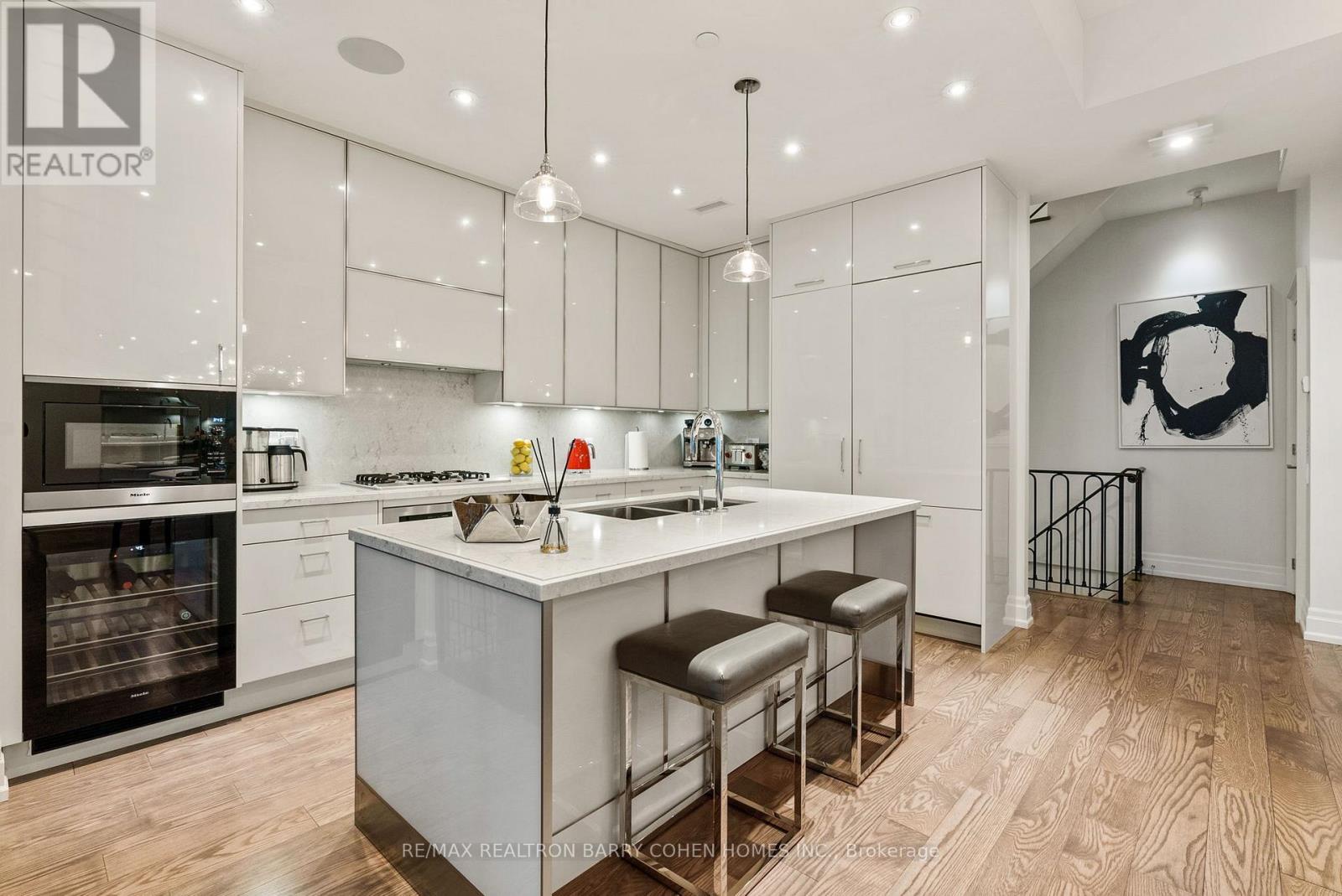 133 Pears Avenue, Toronto (annex), Ontario