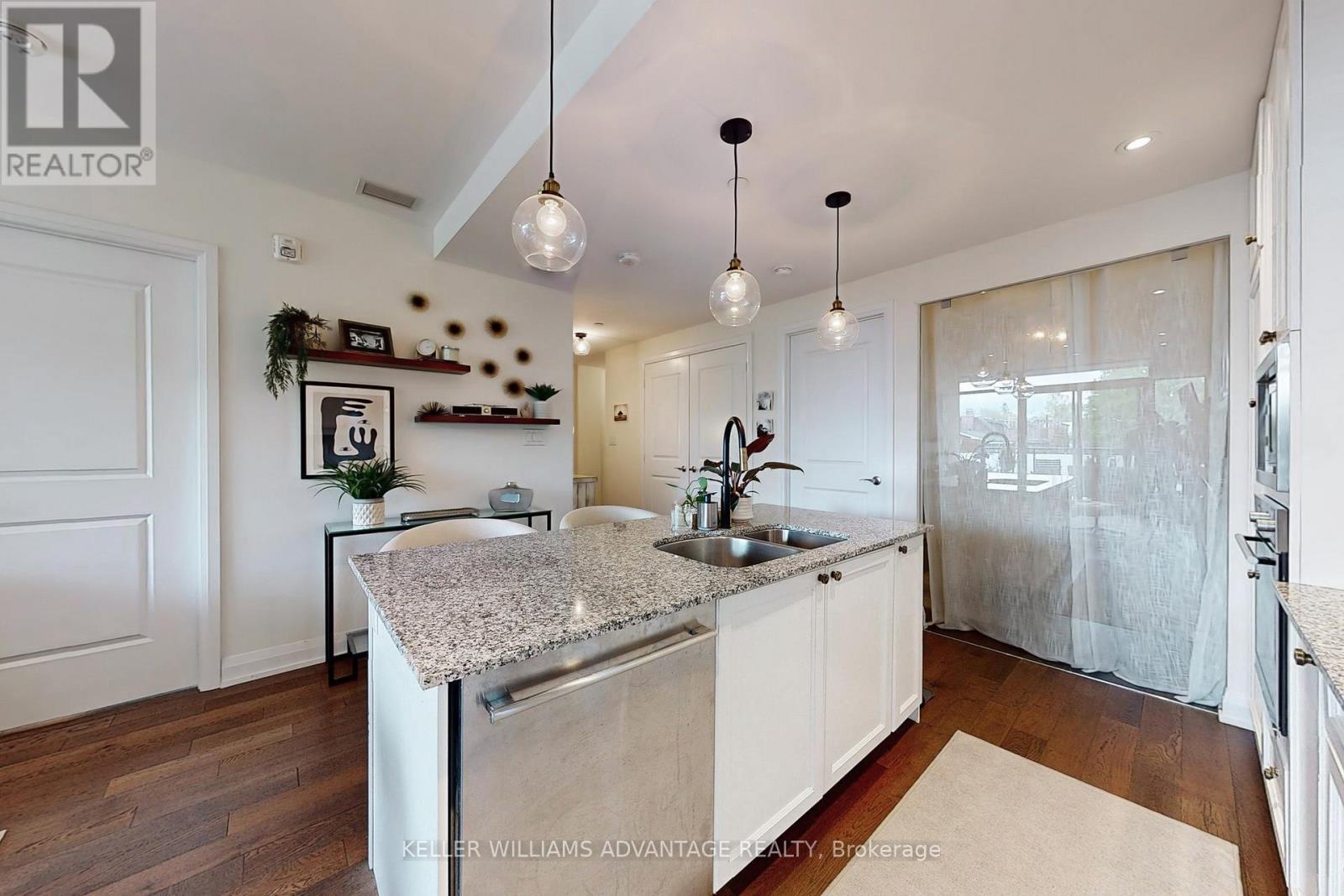 308 - 200 Woodbine Avenue, Toronto (the Beaches), Ontario