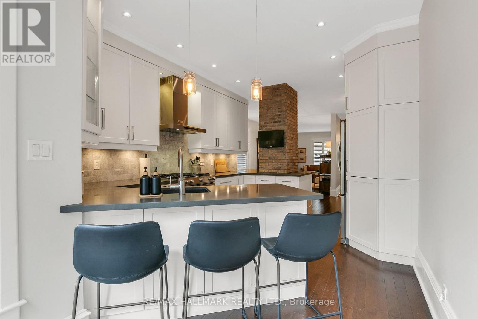 133 Langford Avenue, Toronto (danforth), Ontario