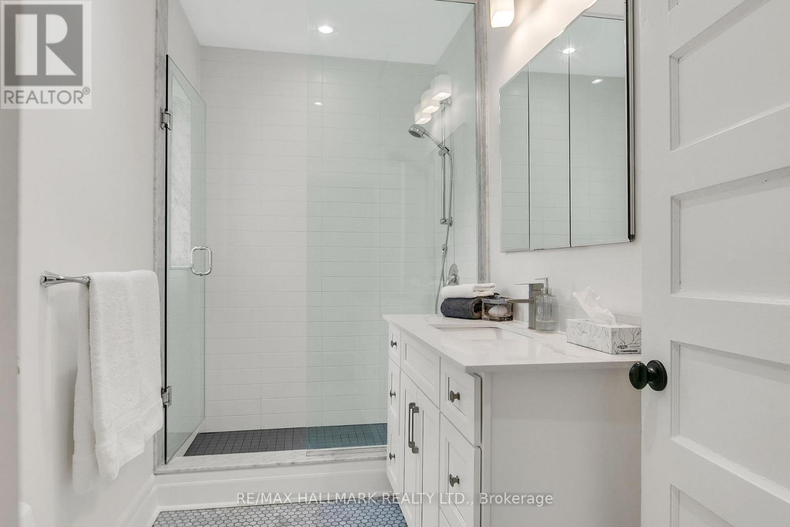 133 Langford Avenue, Toronto (danforth), Ontario