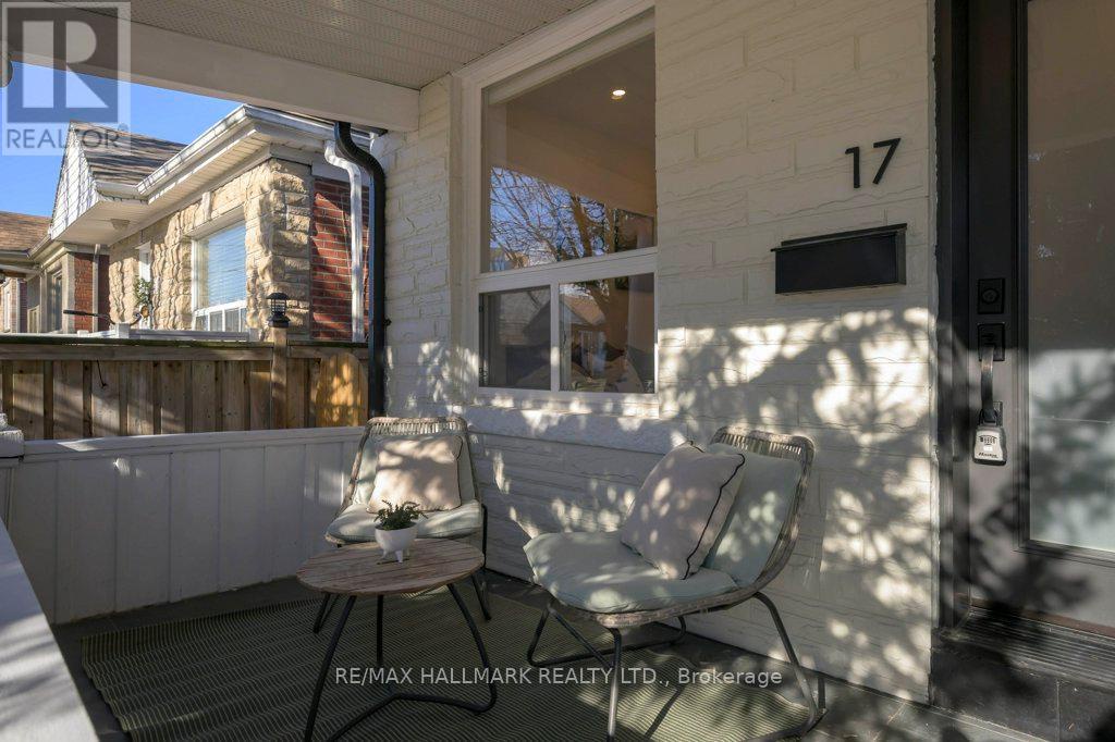 17 Criscoe Street, Toronto (rockcliffe-smythe), Ontario