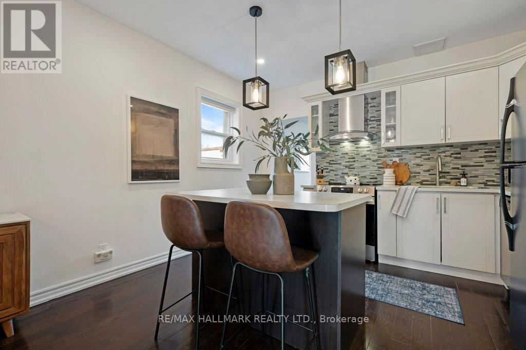 17 Criscoe Street, Toronto (rockcliffe-smythe), Ontario