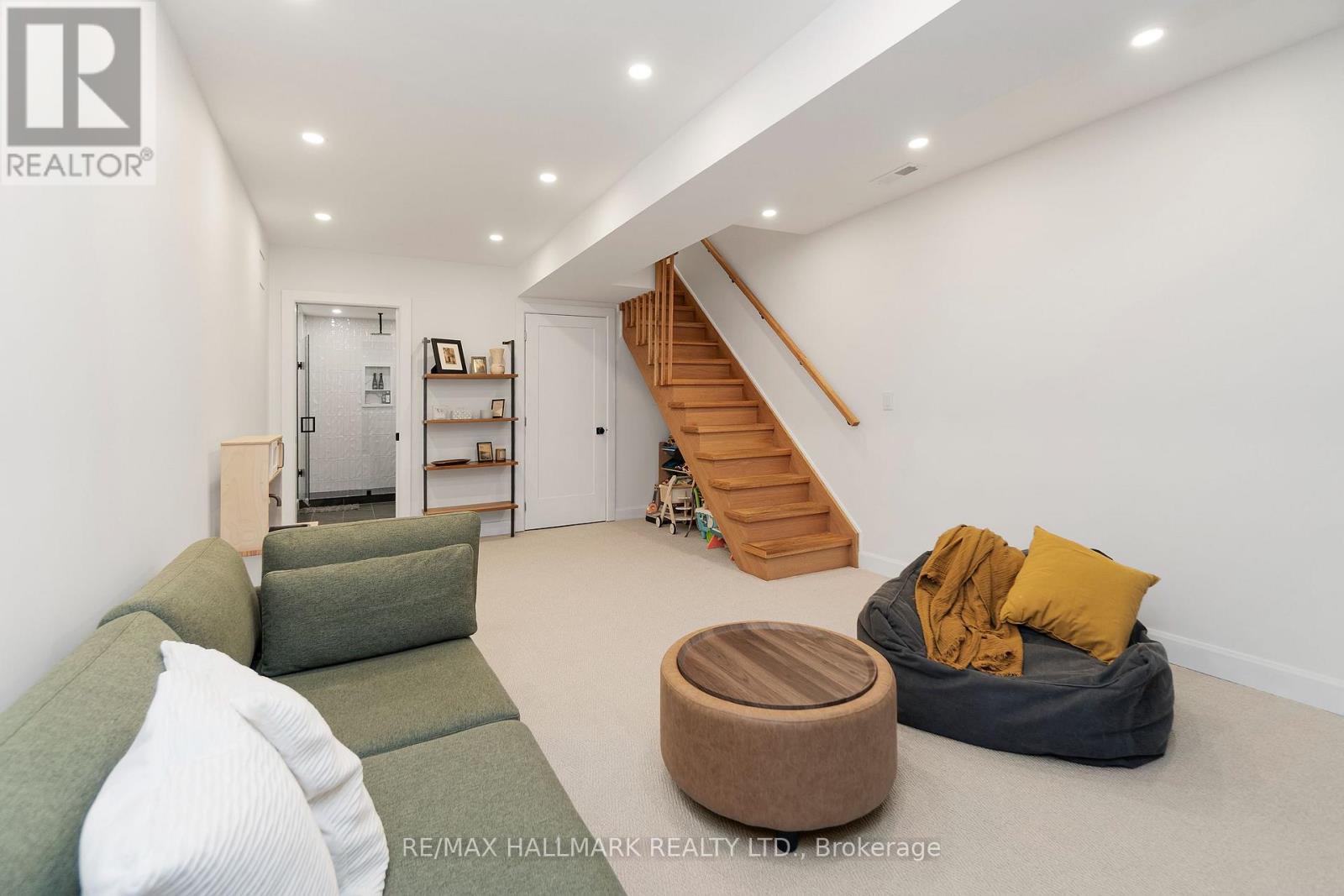 17 Criscoe Street, Toronto (rockcliffe-smythe), Ontario