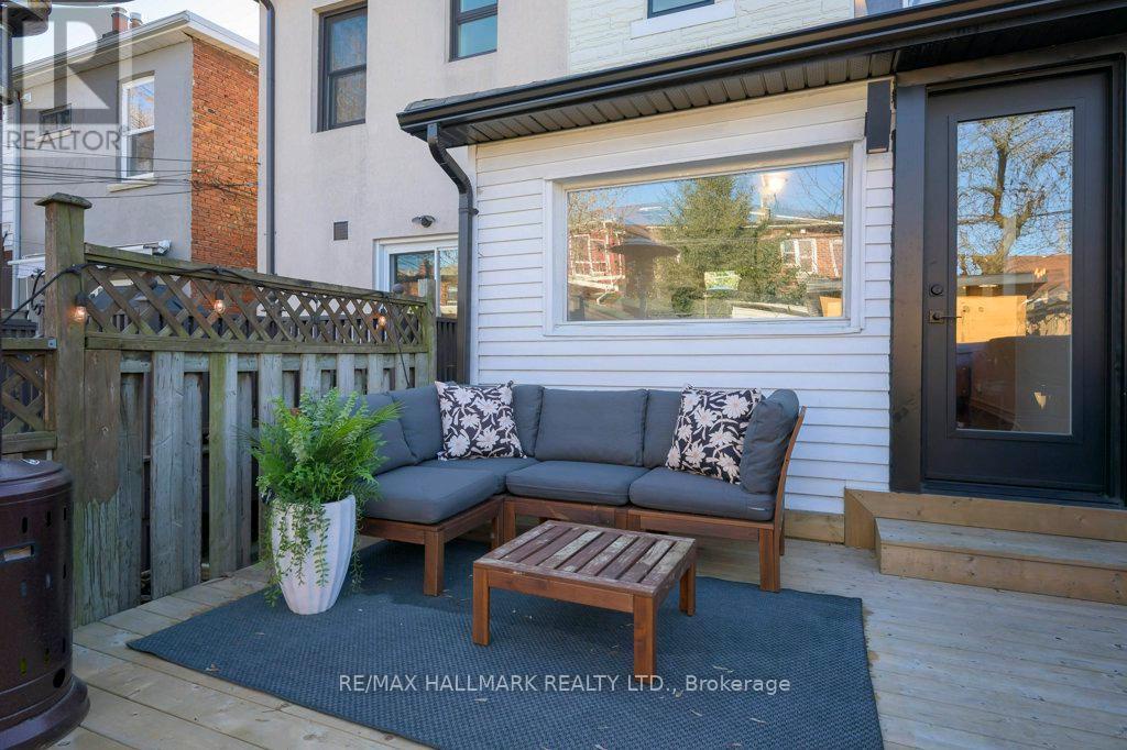 17 Criscoe Street, Toronto (rockcliffe-smythe), Ontario