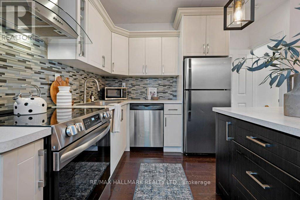 17 Criscoe Street, Toronto (rockcliffe-smythe), Ontario