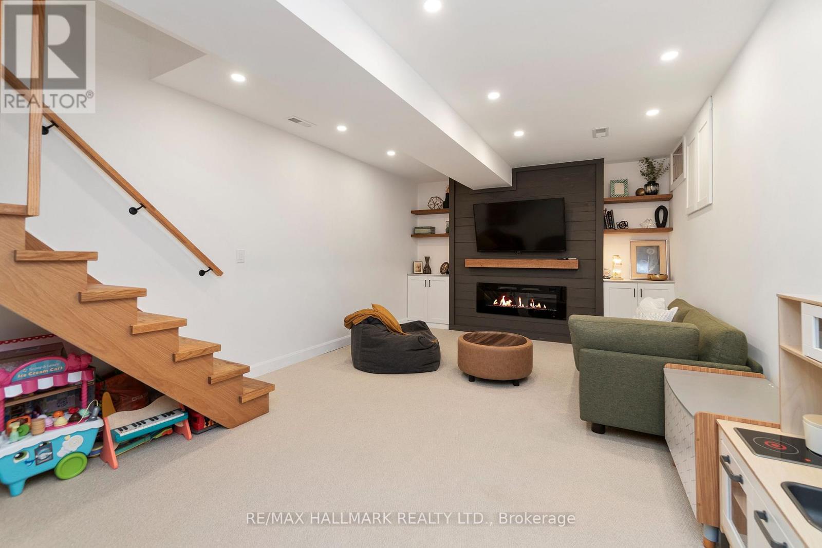 17 Criscoe Street, Toronto (rockcliffe-smythe), Ontario