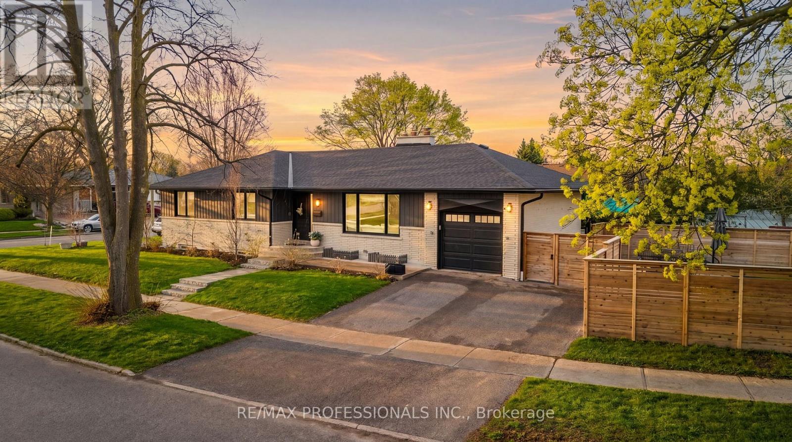 2 Tewsley Place, Toronto (willowridge-martingrove-richview), Ontario
