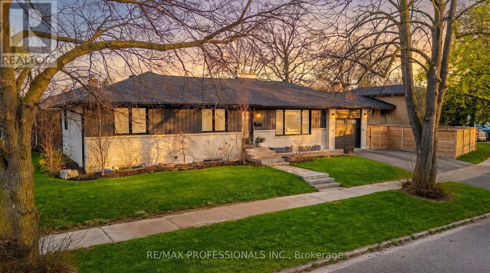 2 Tewsley Place, Toronto (willowridge-martingrove-richview), Ontario