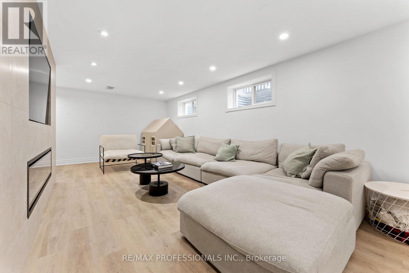 2 Tewsley Place, Toronto (willowridge-martingrove-richview), Ontario