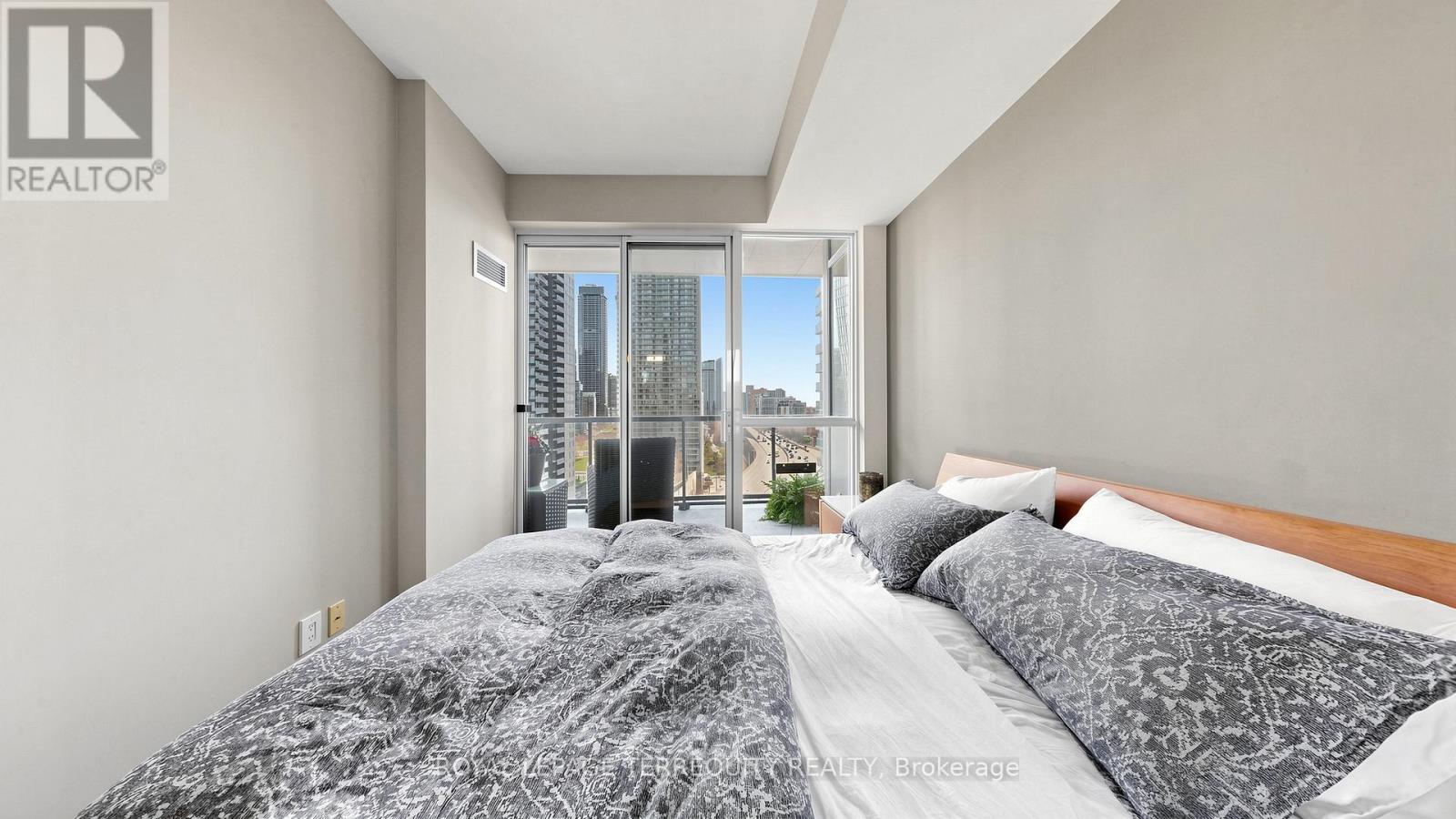 1705 - 20 Bruyeres Mews, Toronto (niagara), Ontario