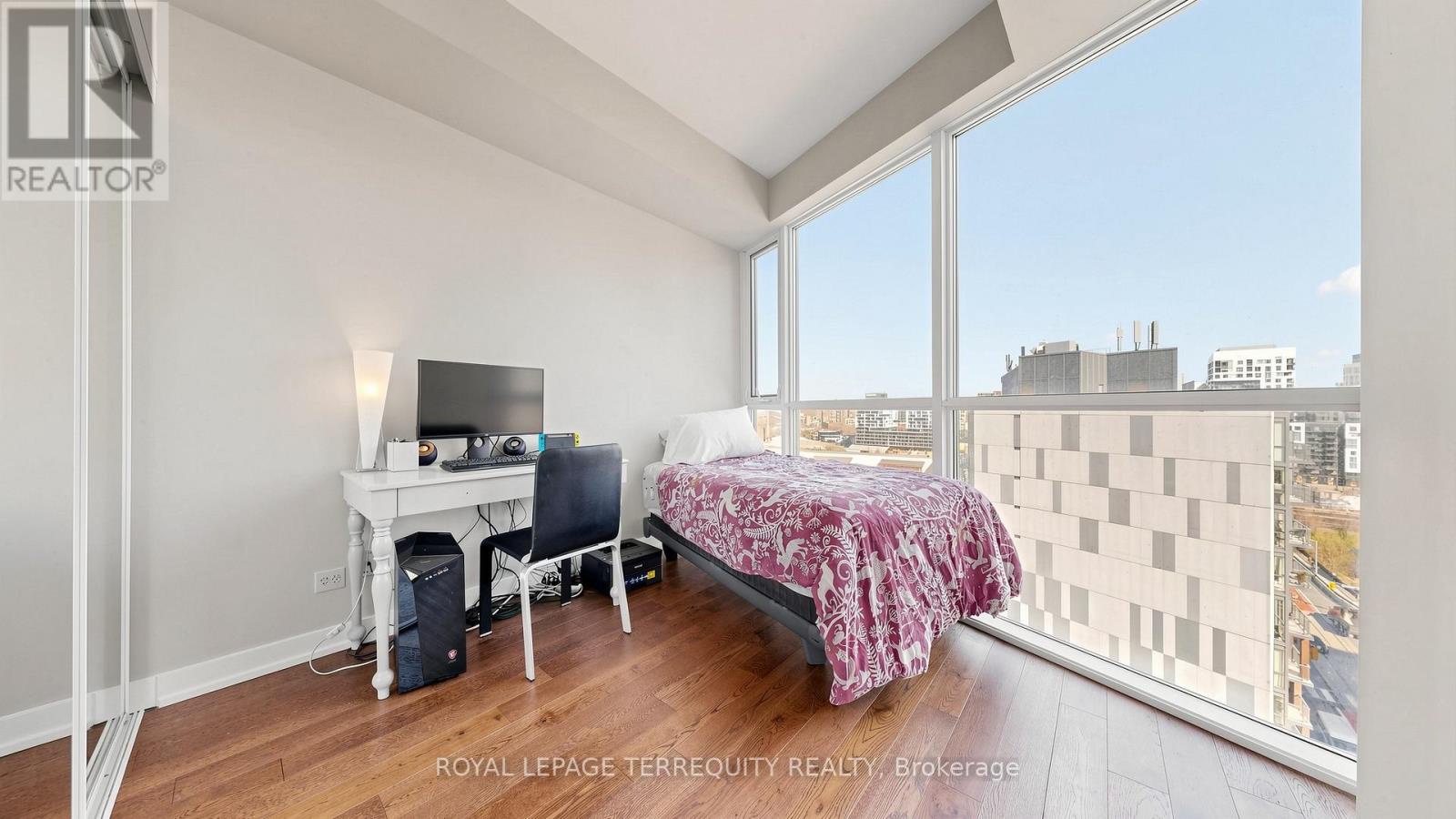 1705 - 20 Bruyeres Mews, Toronto (niagara), Ontario