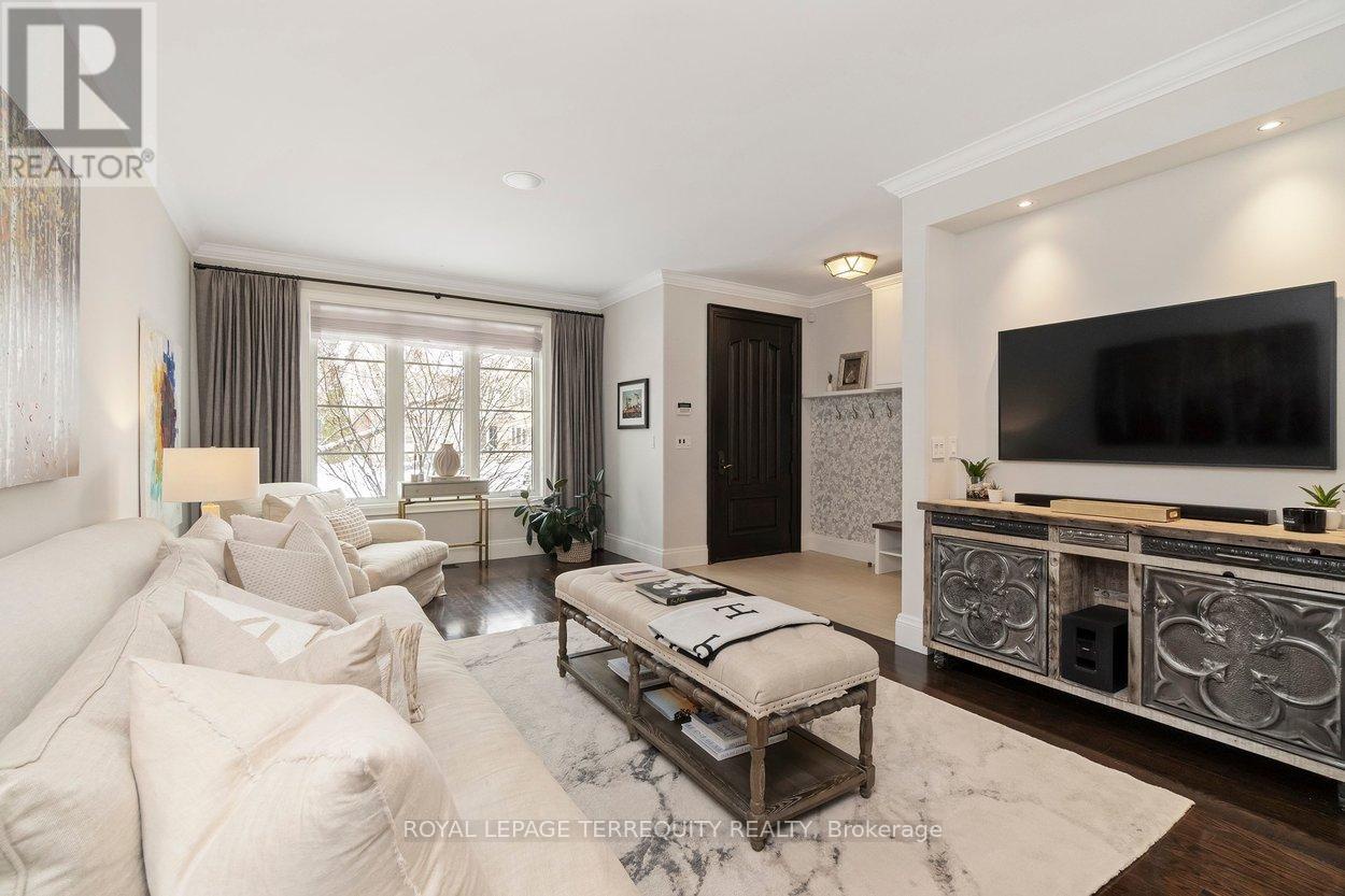12 Elliott Avenue, Toronto (kingsway South), Ontario
