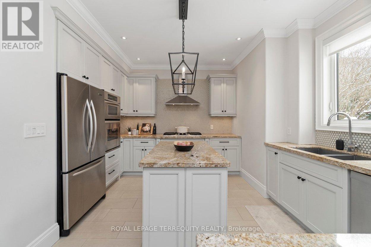 12 Elliott Avenue, Toronto (kingsway South), Ontario