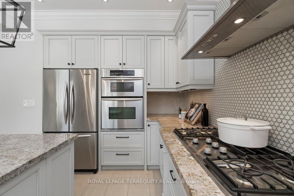 12 Elliott Avenue, Toronto (kingsway South), Ontario
