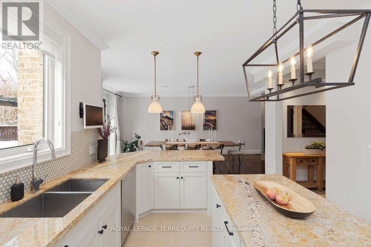 12 Elliott Avenue, Toronto (kingsway South), Ontario