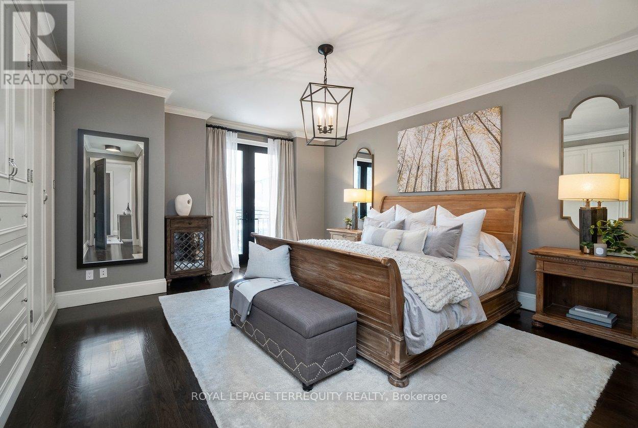 12 Elliott Avenue, Toronto (kingsway South), Ontario