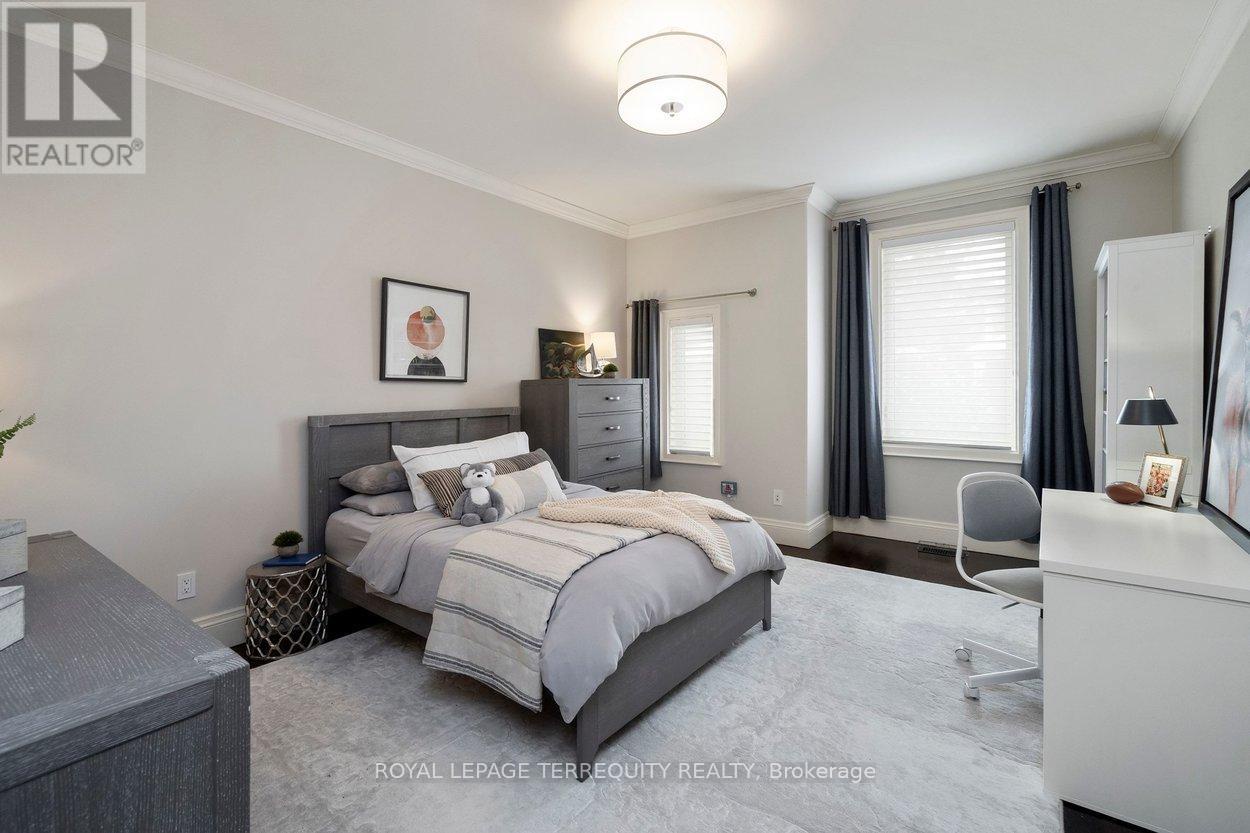 12 Elliott Avenue, Toronto (kingsway South), Ontario