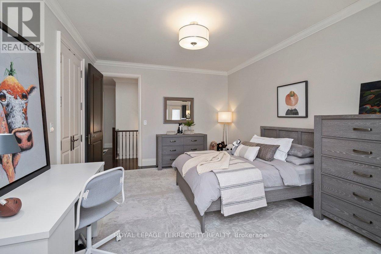12 Elliott Avenue, Toronto (kingsway South), Ontario